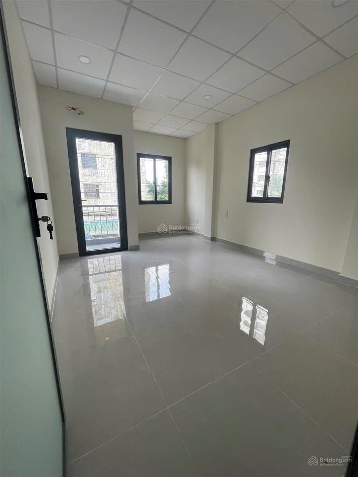 Cho thuê nhà nguyên căn mới xây mặt tiền đường ( gần ngã 4 thủ đức, uỷ ban nhân dân q9
