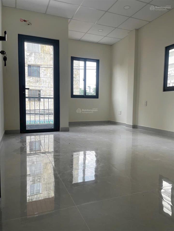 Cho thuê nhà nguyên căn mới xây mặt tiền đường ( gần ngã 4 thủ đức, uỷ ban nhân dân q9