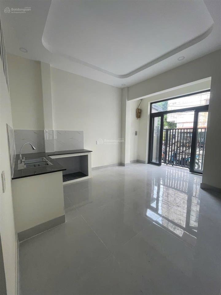 Cho thuê nhà nguyên căn mới xây mặt tiền đường ( gần ngã 4 thủ đức, uỷ ban nhân dân q9