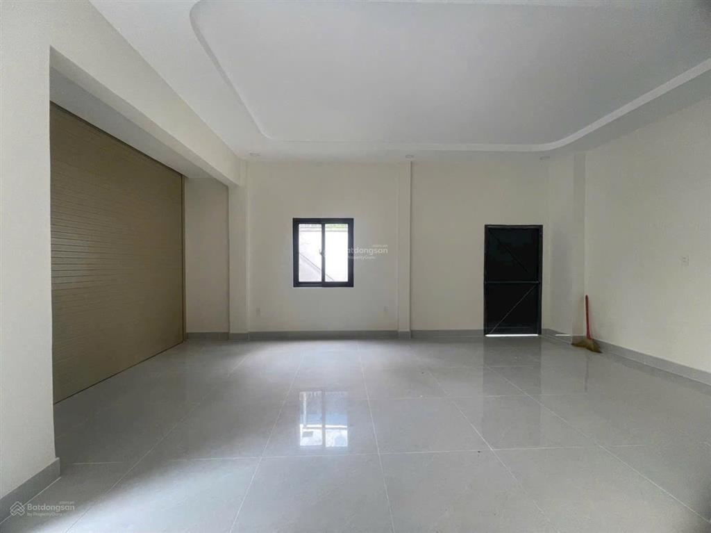 Cho thuê nhà nguyên căn mới xây mặt tiền đường ( gần ngã 4 thủ đức, uỷ ban nhân dân q9