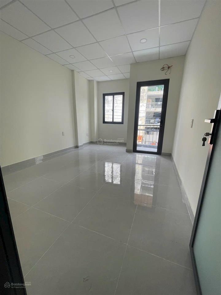 Cho thuê nhà nguyên căn mới xây mặt tiền đường ( gần ngã 4 thủ đức, uỷ ban nhân dân q9