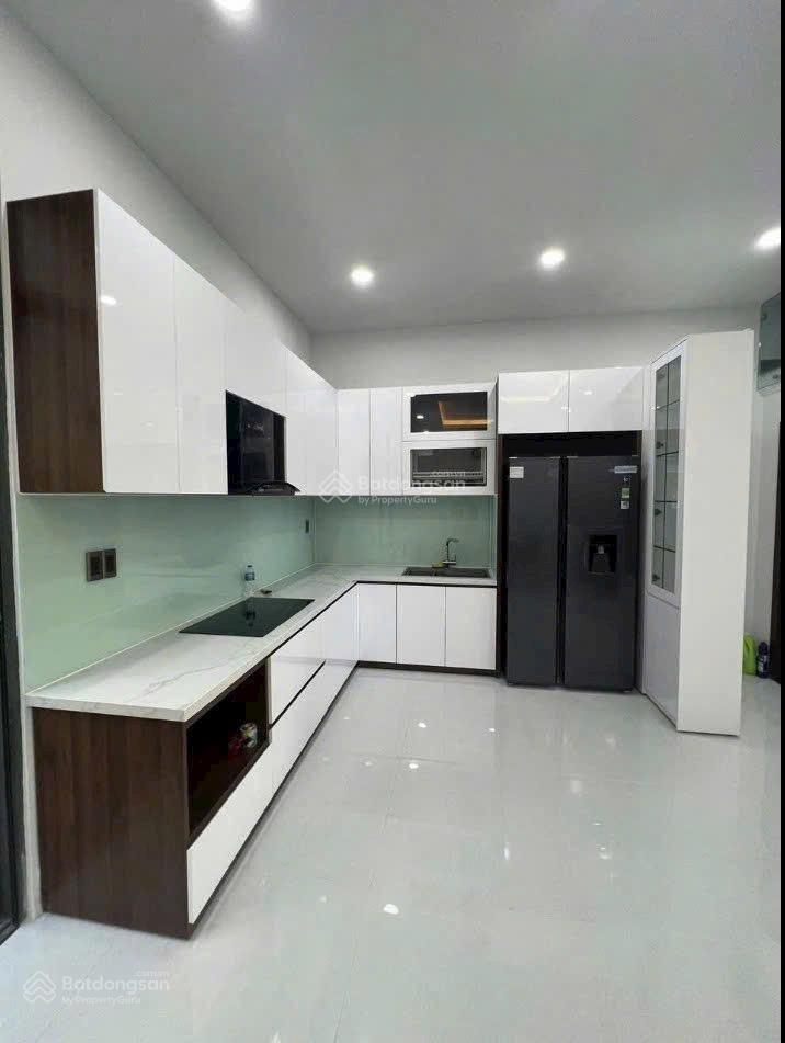 Cho thuê nhà phố full nội thất verosa khang điền, liên phường q9
 dt 120m2
 kết cấu 3 lầu, 3pn.