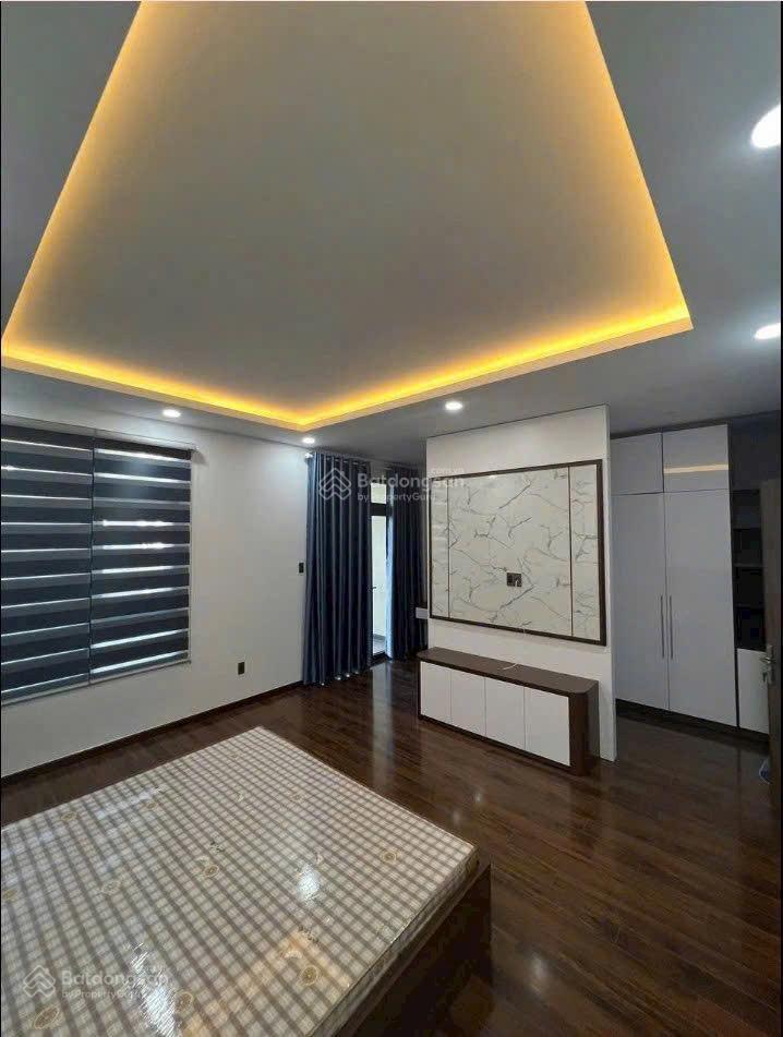 Cho thuê nhà phố full nội thất verosa khang điền, liên phường q9
 dt 120m2
 kết cấu 3 lầu, 3pn.