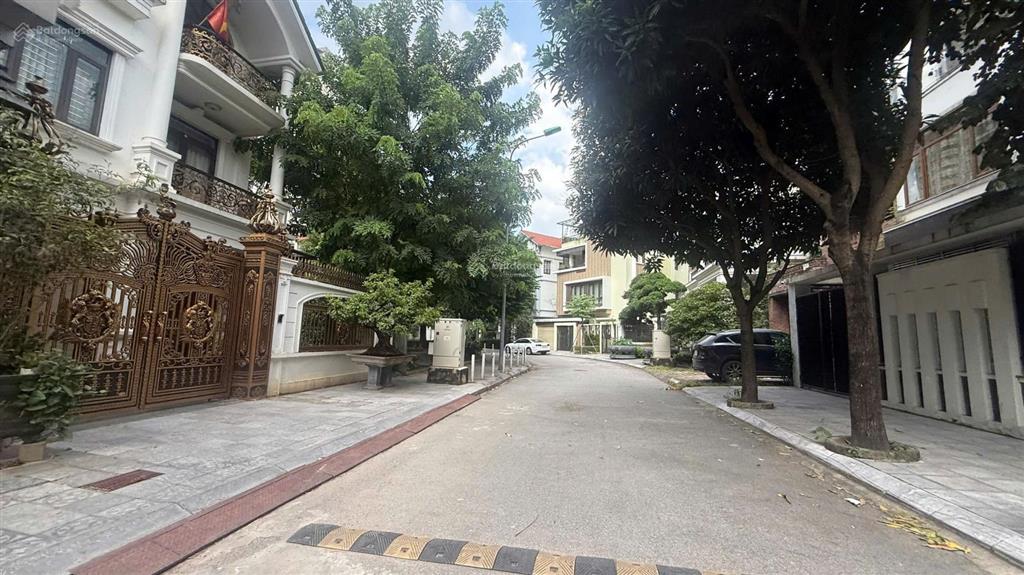 Biệt thự c37 bắc hà mặt phố vũ hữu  giá bán 44,2 tỷ, làm việc trực tiếp