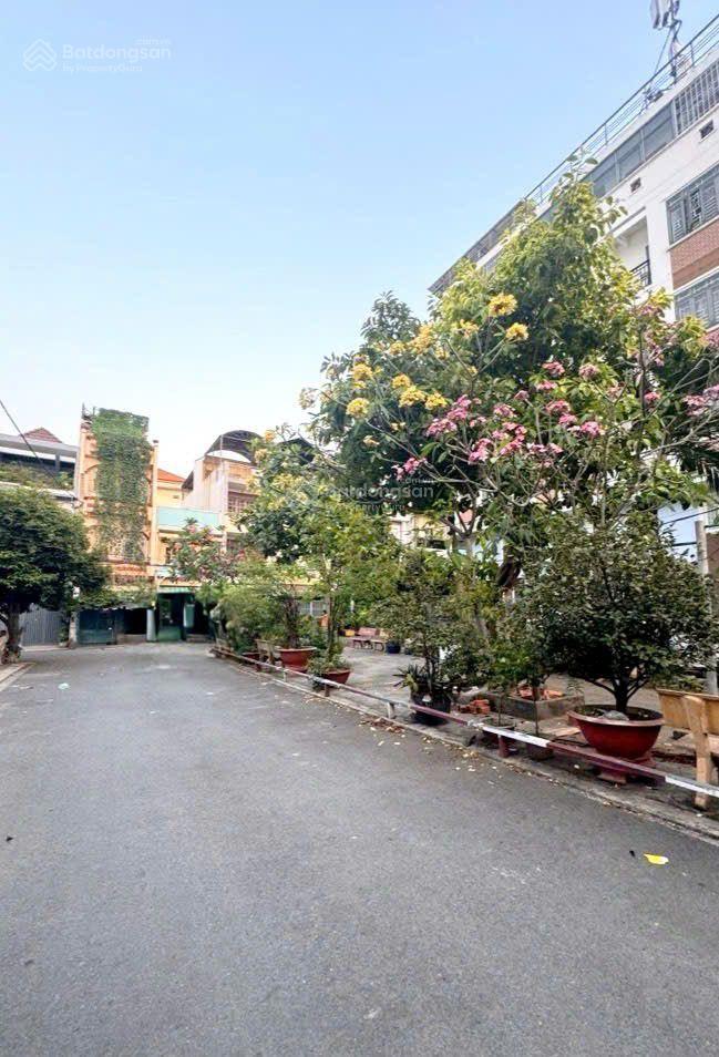 Bán nhà ở tân hòa đông, 7,3 tỷ, 4m x 17,5m, cn 70m2, 3pn, 2wc, hẻm xe hơi 7m, kế bên có công viên