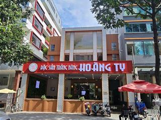 Siêu vị trí . mt mạc đỉnh chi quận 1 . dt 12.20 x 37m = 451m2 . 3 tầng . hđt 520 triệu . giá 160 tỷ