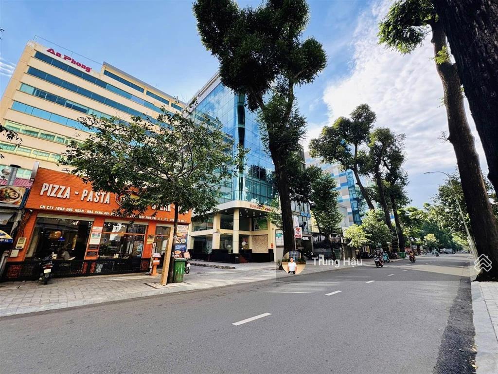 Bán nhà mt mạc đỉnh chi quận 1. dt 20 x 22m  cn 440m2  2 tầng  hđt 300 triệu  giá 160 tỷ