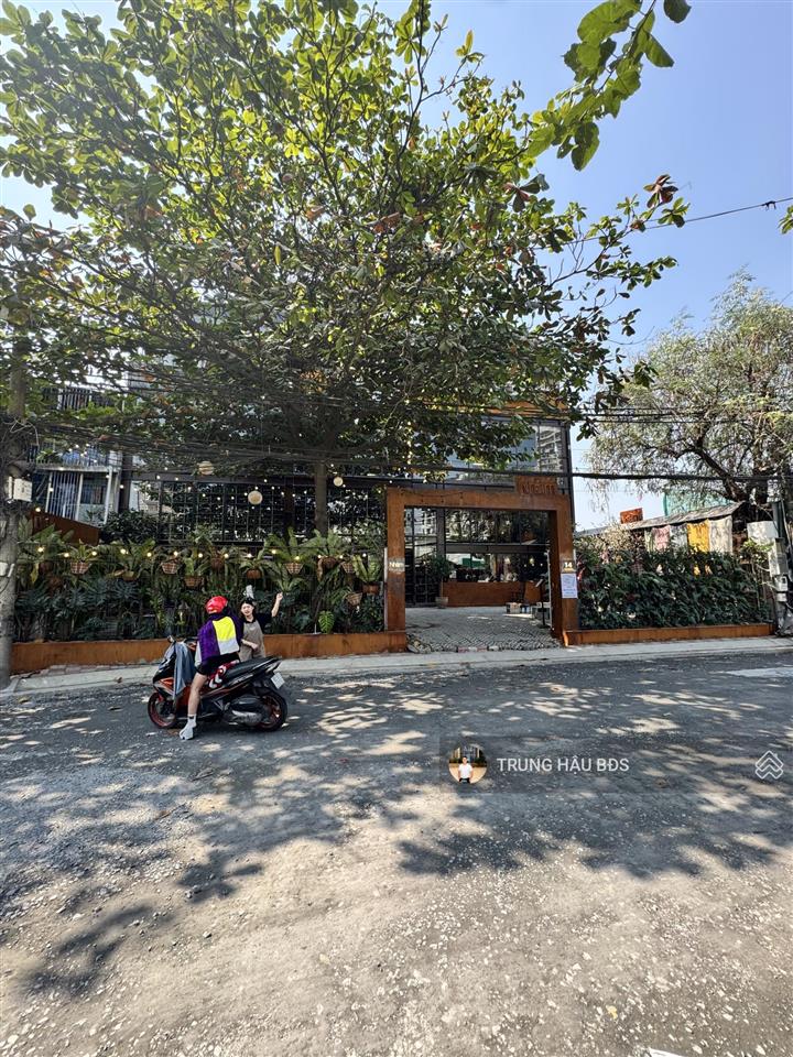 Ngộp bank bán gấp nhà mt nguyễn văn hưởng quận 2  dt 22 x 50m  cn 1.100m2  3 tầng  giá 180 tỷ