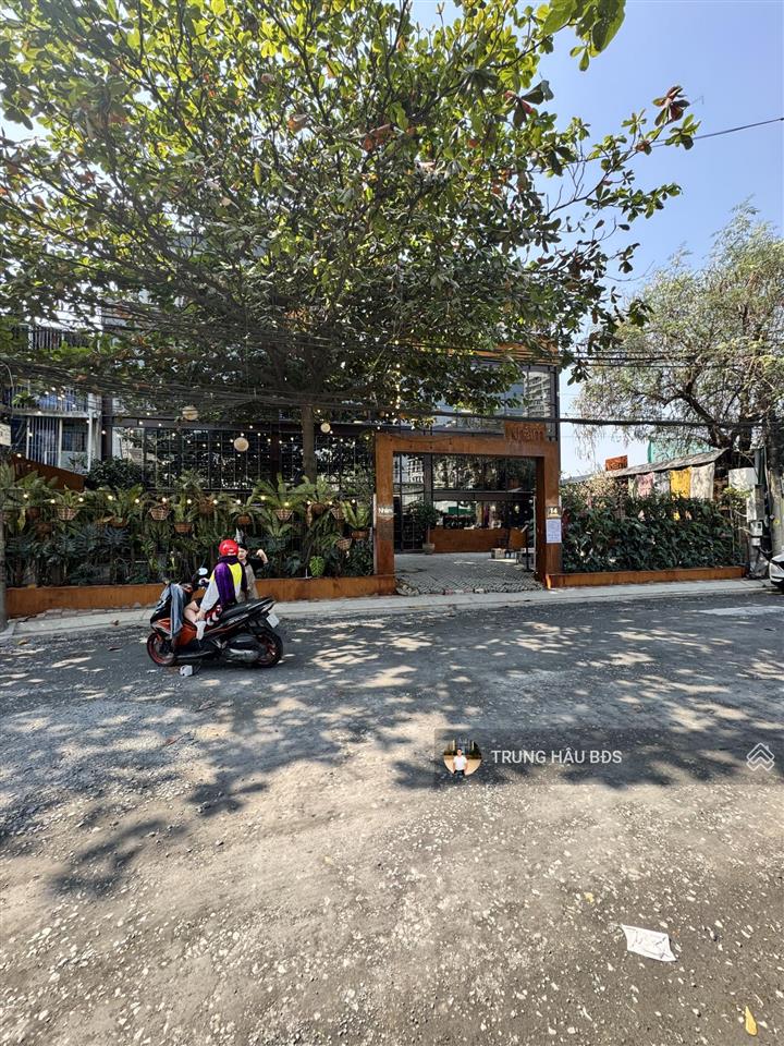 Ngộp bank bán gấp nhà mt nguyễn văn hưởng quận 2  dt 22 x 50m  cn 1.100m2  3 tầng  giá 180 tỷ