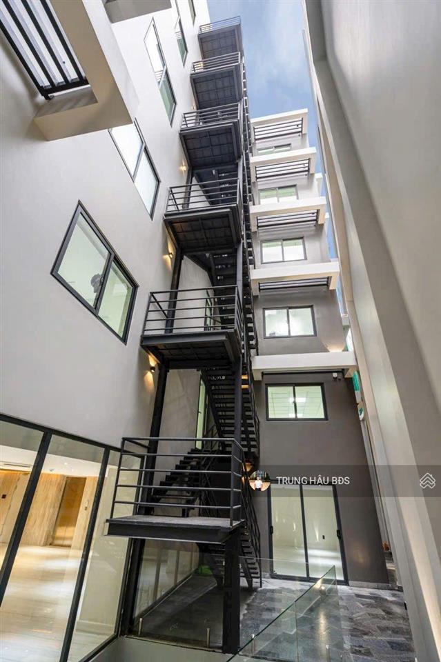 Bán tòa nhà mt sân bay tân sơn nhất  dt 2.000m2 sàn  hầm  7 tầng  hđt 360 triệu  giá 100 tỷ