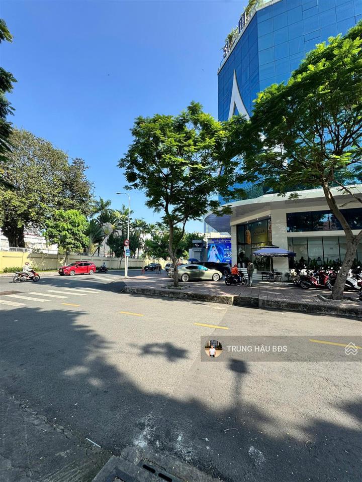 Bán toà nhà 3.000m2 sàn  ngan 15m  góc 2mt nguyễn trãi q.1  2 hầm  10 tầng  hđt 1 tỷ  440 tỷ