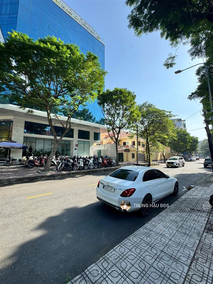 Bán toà nhà 3.000m2 sàn  ngan 15m  góc 2mt nguyễn trãi q.1  2 hầm  10 tầng  hđt 1 tỷ  440 tỷ