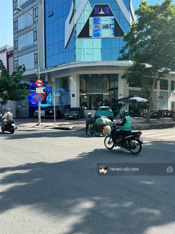 Bán toà nhà 3.000m2 sàn  ngan 15m  góc 2mt nguyễn trãi q.1  2 hầm  10 tầng  hđt 1 tỷ  440 tỷ