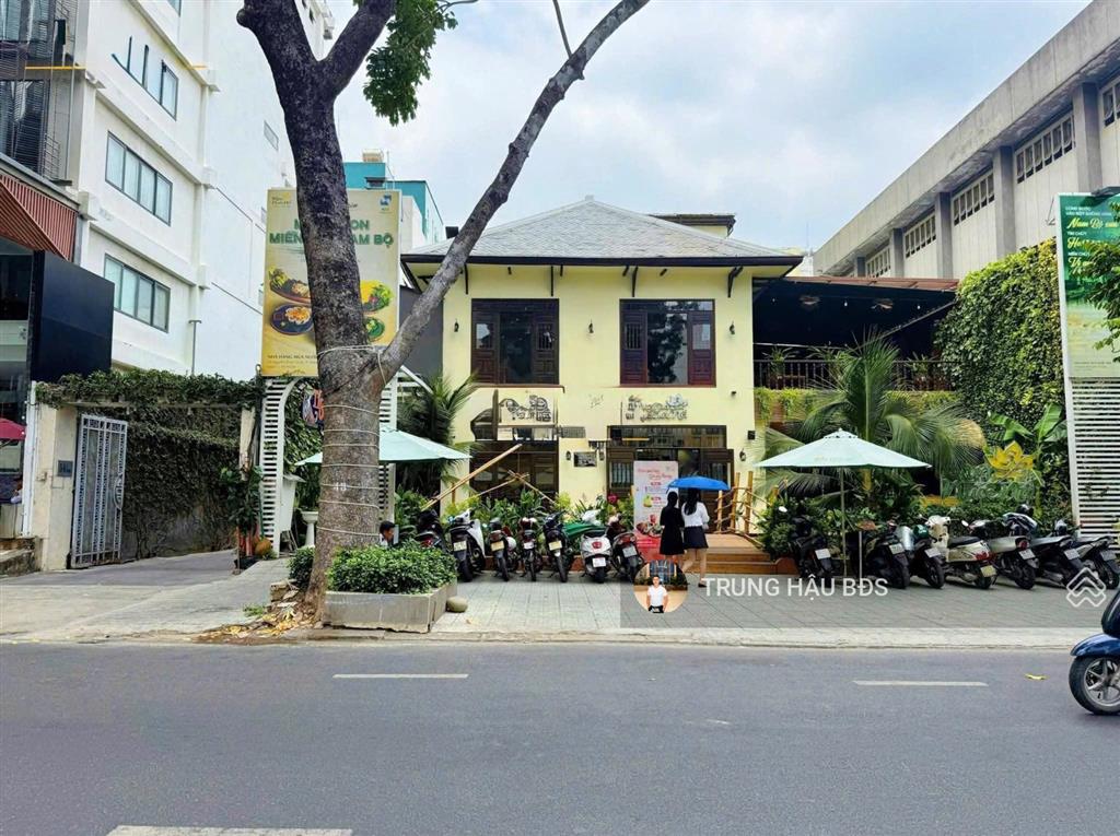 Bán nhà vị trí độc tôn mt nguyễn đình chiểu q.1  dt 17x26m cn 433m2  hđt 400 triệu  giá 300 tỷ