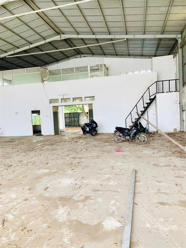 Cắt lỗ 1 tỷ bán kho xưởng kiên cố gần vành đai 3/ diện tích 1.076m thổ cư giáp hóc môn/ giá 17,5 tỷ