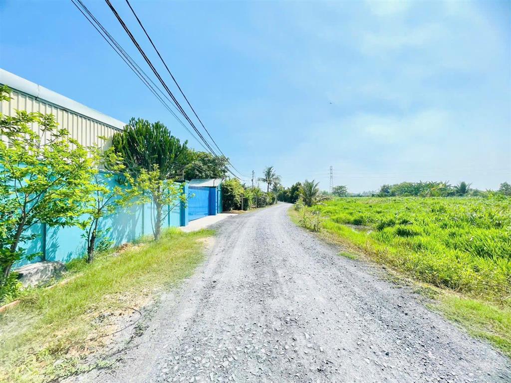 Cắt lỗ 1 tỷ bán kho xưởng kiên cố gần vành đai 3/ diện tích 1.076m thổ cư giáp hóc môn/ giá 17,5 tỷ