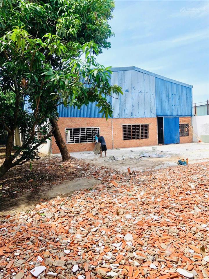 Cắt lỗ 1 tỷ bán kho xưởng kiên cố gần vành đai 3/ diện tích 1.076m thổ cư giáp hóc môn/ giá 17,5 tỷ