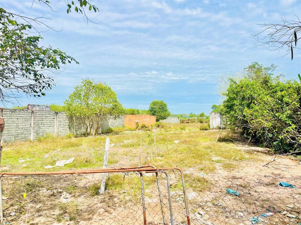 Chủ định cư mỹ cần bán hơn 4.000m có 300m thổ cư đường bà thiên/ gần chợ, trường học,... giá 17 tỷ