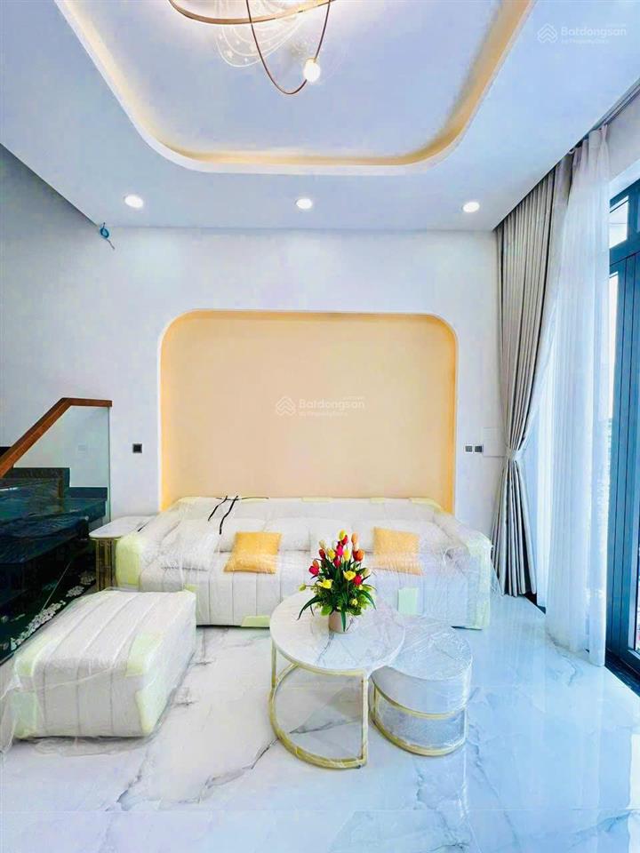 Cắt lỗ 500 triệu bán nhà mới 4 tầng full nội thất đ. lò lu ngay lã xuân oai gần chợ/ giá nhỉnh 6 tỷ