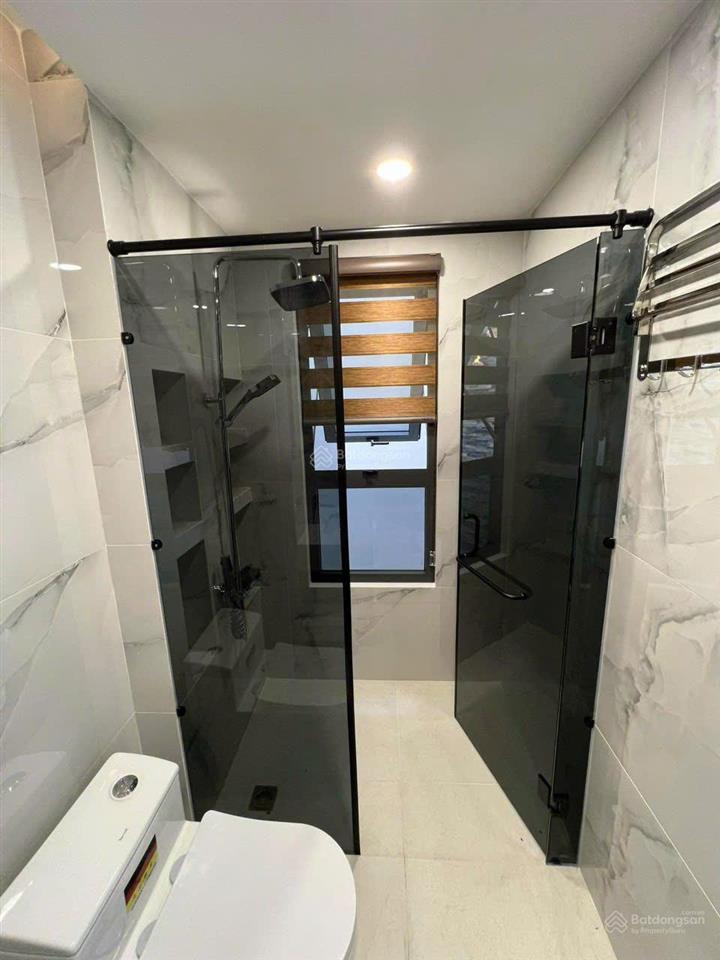 Cắt lỗ 500 triệu bán nhà mới 4 tầng full nội thất đ. lò lu ngay lã xuân oai gần chợ/ giá nhỉnh 6 tỷ