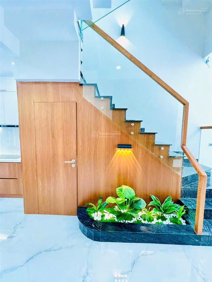 Cắt lỗ 500 triệu bán nhà mới 4 tầng full nội thất đ. lò lu ngay lã xuân oai gần chợ/ giá nhỉnh 6 tỷ
