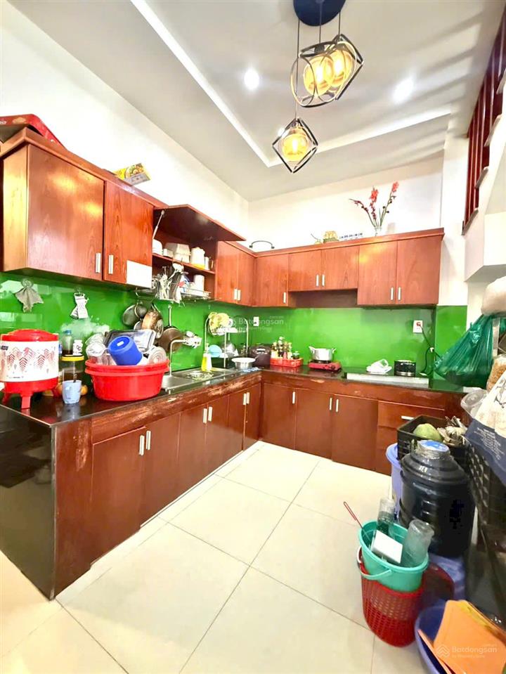 Cắt lỗ 500triệu bán nhà 4 tầng có nội thất/ đ. lã xuân oai gần chợ, trường đh/ giá rẻ 5 tỷ 290triệu