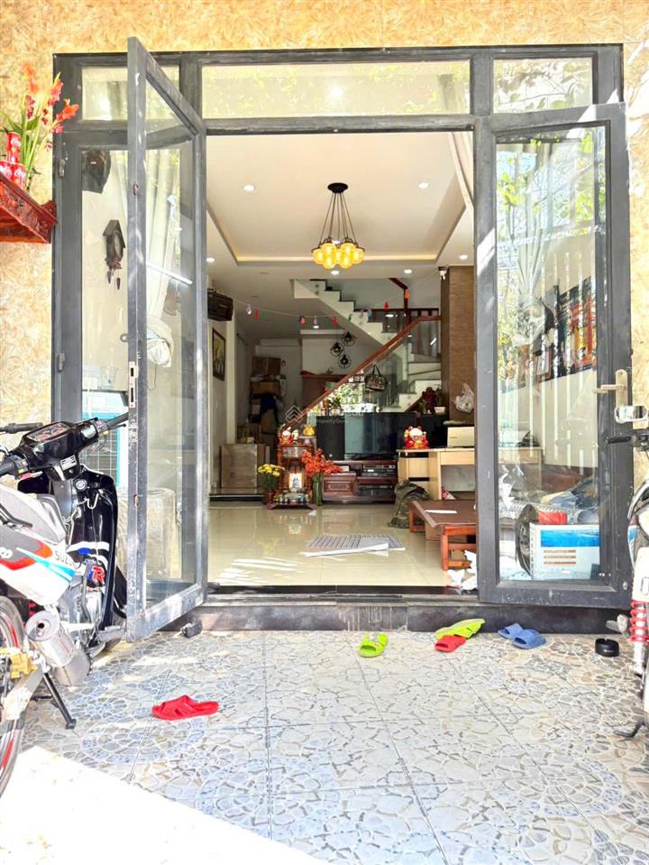 Cắt lỗ 500triệu bán nhà 4 tầng có nội thất/ đ. lã xuân oai gần chợ, trường đh/ giá rẻ 5 tỷ 290triệu
