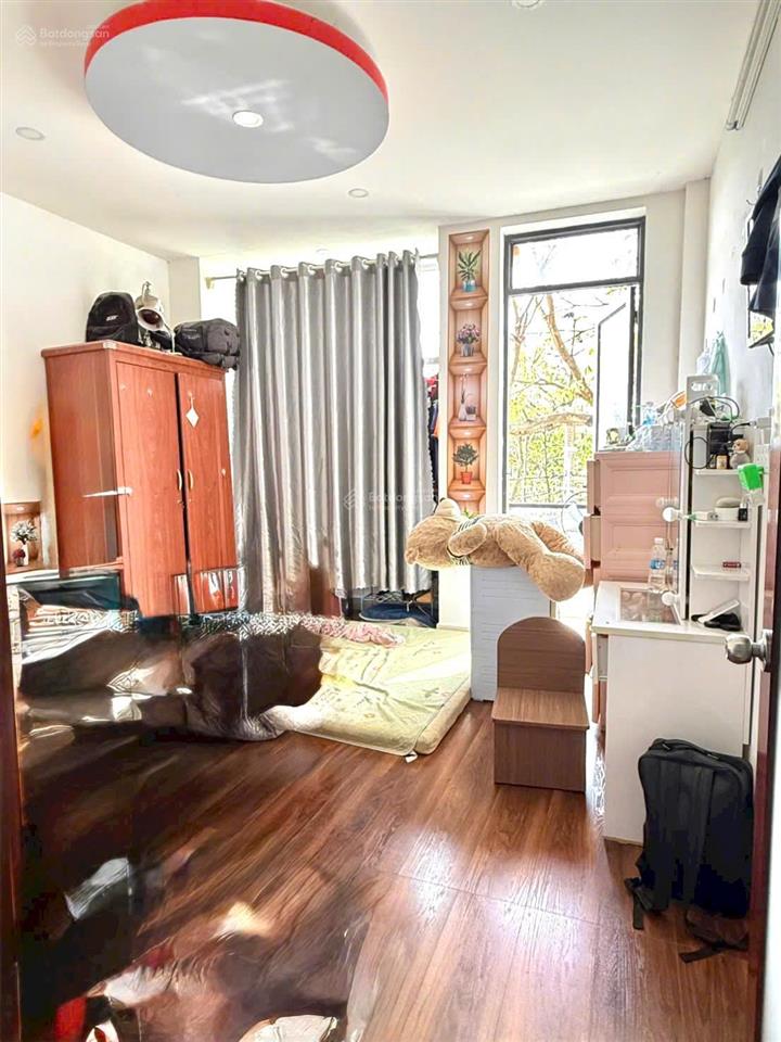 Cắt lỗ 500triệu bán nhà 4 tầng có nội thất/ đ. lã xuân oai gần chợ, trường đh/ giá rẻ 5 tỷ 290triệu