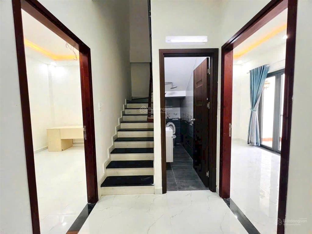 Chủ đi nước ngoài bán gấp nhà 3 tầng/ đ. nguyễn duy trinh, gần chợ long trường/ giá rẻ chỉ 4,5 tỷ