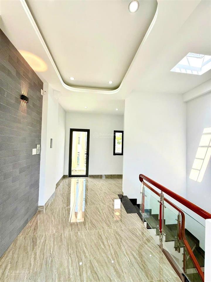 Cắt lỗ 500 triệu bán nhà mới 4 tầng full nội thất/ đ. lã xuân oai gần chợ, trường/ giá nhỉnh 6 tỷ