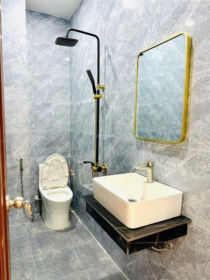 Cắt lỗ 600 triệu bán nhà 4 tầng có nội thất/ đường lò lu gần chợ, trường đại học/ giá nhỉnh 6 tỷ