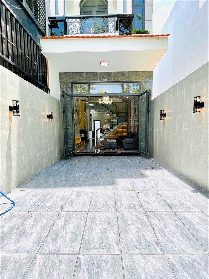 Cắt lỗ 600 triệu bán nhà 4 tầng có nội thất/ đường lò lu gần chợ, trường đại học/ giá nhỉnh 6 tỷ