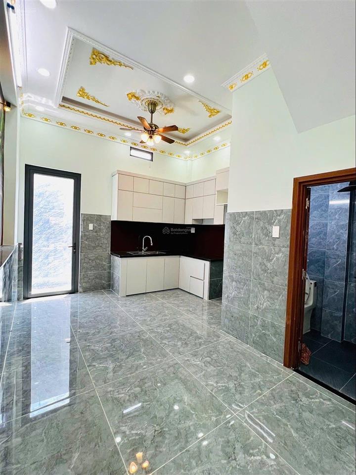 Cắt lỗ 600 triệu bán nhà 4 tầng có nội thất/ đường lò lu gần chợ, trường đại học/ giá nhỉnh 6 tỷ