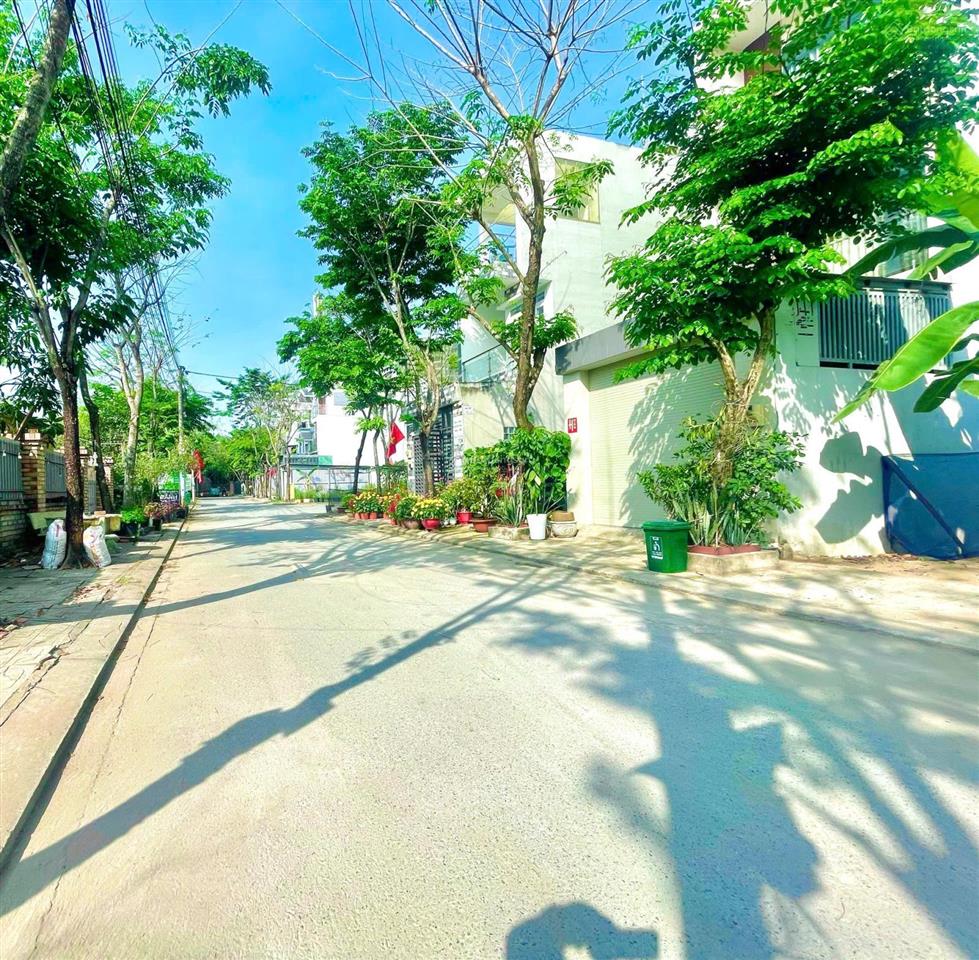 Cắt lỗ 600 triệu bán nhà 4 tầng có nội thất/ đường lò lu gần chợ, trường đại học/ giá nhỉnh 6 tỷ