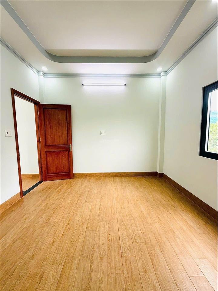 Cắt lỗ 600 triệu bán nhà 4 tầng có nội thất/ đường lò lu gần chợ, trường đại học/ giá nhỉnh 6 tỷ