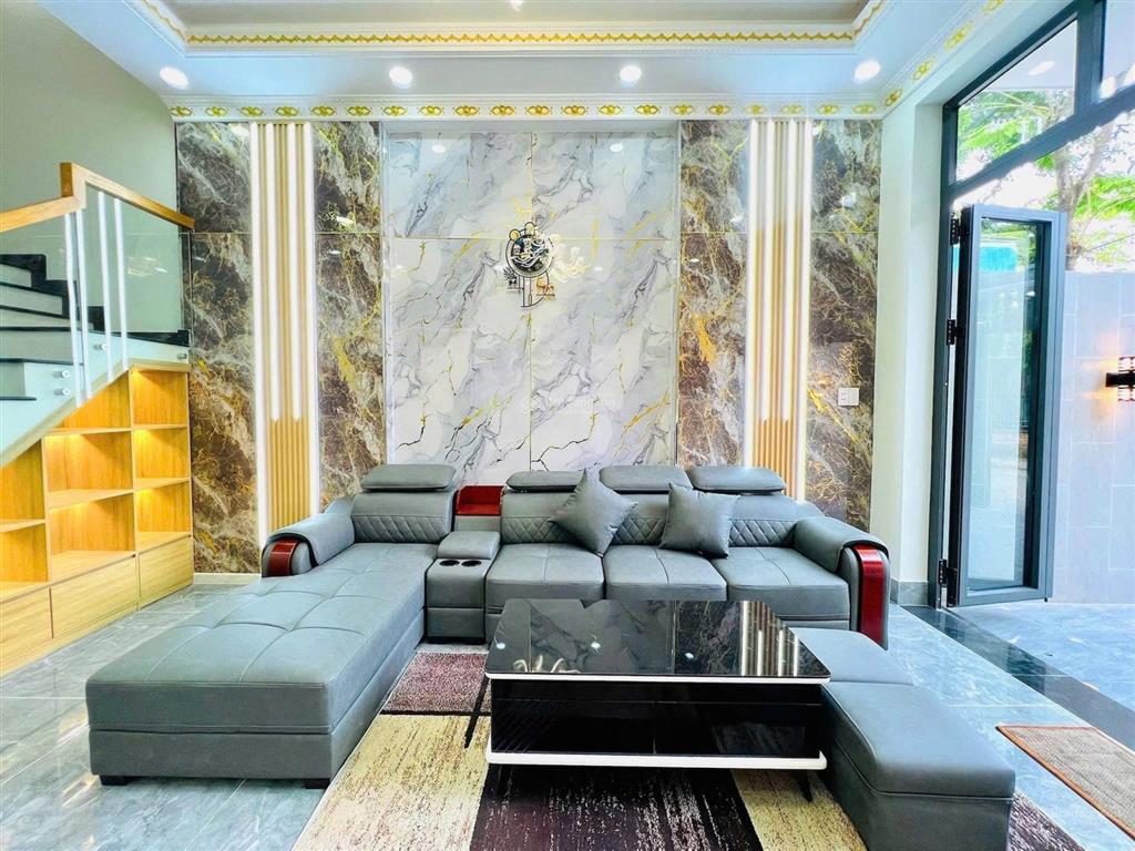 Chủ xây tâm huyết căn nhà 3 tầng full nội thất/ đường lò lu gần chợ, trường đại học/ giá ngộp 6,5tỷ