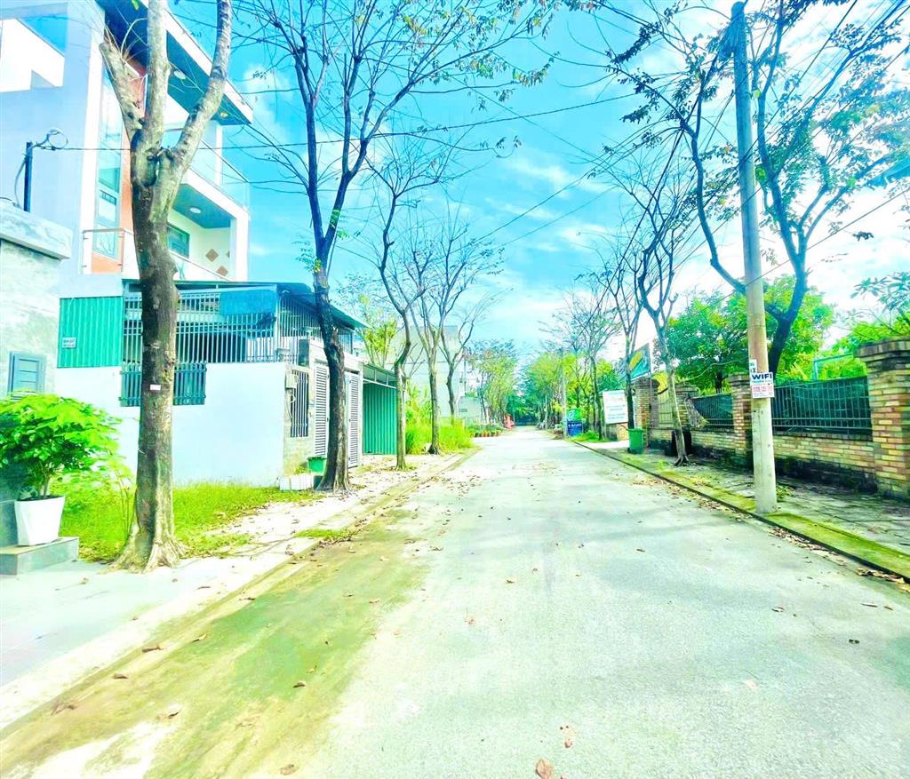 Chủ xây tâm huyết căn nhà 3 tầng full nội thất/ đường lò lu gần chợ, trường đại học/ giá ngộp 6,5tỷ