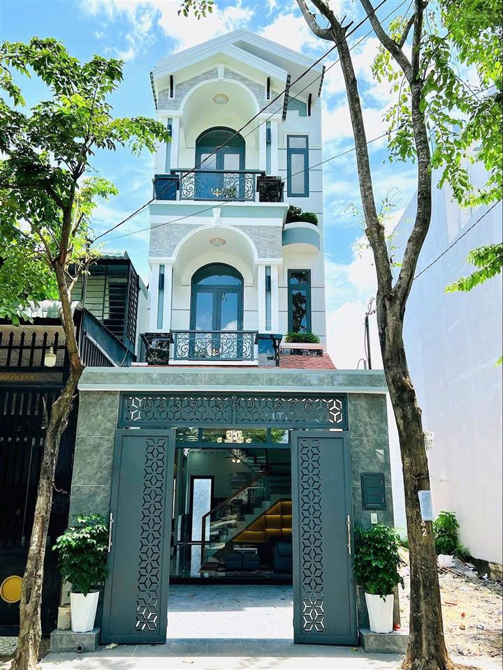 Chủ xây tâm huyết căn nhà 3 tầng full nội thất/ đường lò lu gần chợ, trường đại học/ giá ngộp 6,5tỷ