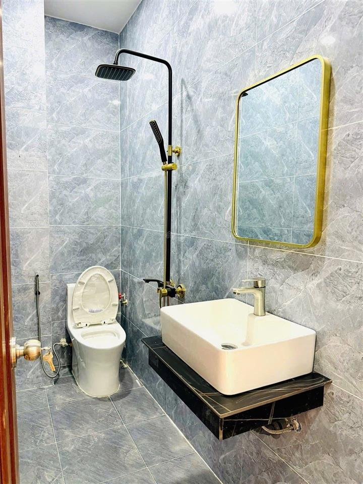 Chủ xây tâm huyết căn nhà 3 tầng full nội thất/ đường lò lu gần chợ, trường đại học/ giá ngộp 6,5tỷ
