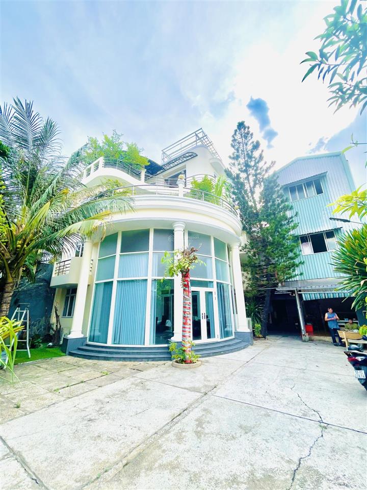 Chủ gởi bán căn nhà 4 tầng và 1 kho với dt đất 552m2 xây dựng kiên cố, đ. trường chinh/ giá 75,9 tỷ
