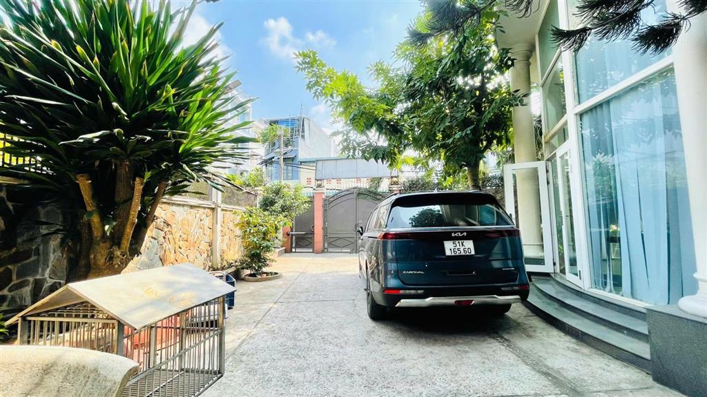 Chủ gởi bán căn nhà 4 tầng và 1 kho với dt đất 552m2 xây dựng kiên cố, đ. trường chinh/ giá 75,9 tỷ