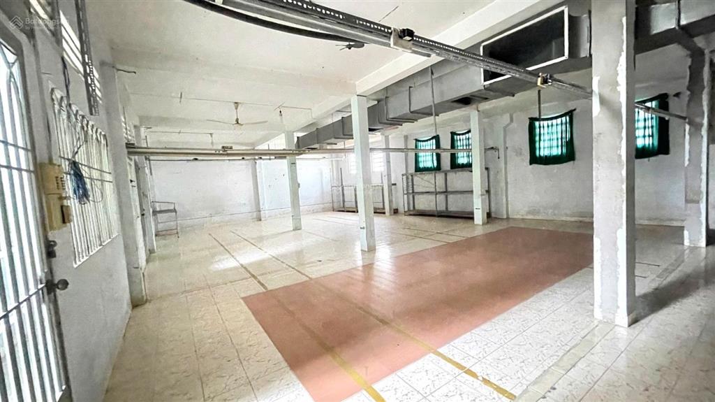 Chủ gởi bán căn nhà 4 tầng và 1 kho với dt đất 552m2 xây dựng kiên cố, đ. trường chinh/ giá 75,9 tỷ