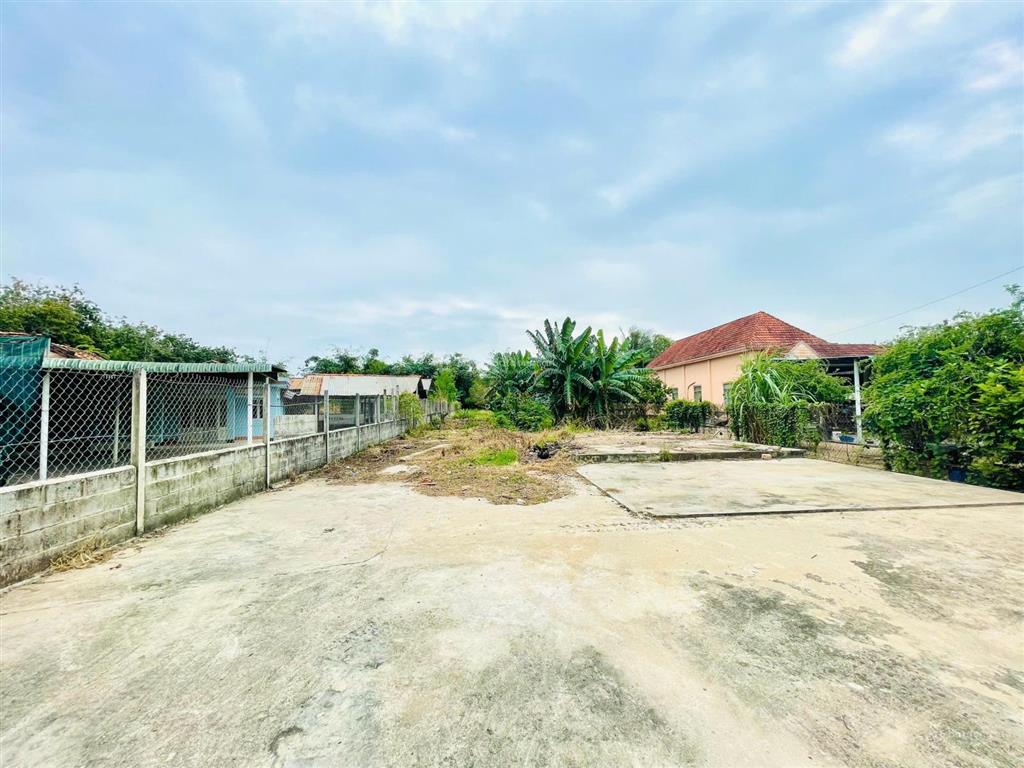 Cắt lỗ 700 triệu bán đất đường lớn trung lập 1.350m2 có thổ cư/ gần chợ, trường học/ giá nhỉnh 4 tỷ