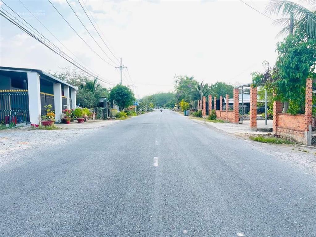 Cắt lỗ 700 triệu bán đất đường lớn trung lập 1.350m2 có thổ cư/ gần chợ, trường học/ giá nhỉnh 4 tỷ