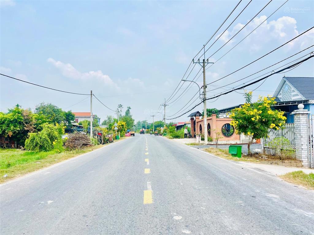 Cắt lỗ 700 triệu bán đất đường lớn trung lập 1.350m2 có thổ cư/ gần chợ, trường học/ giá nhỉnh 4 tỷ