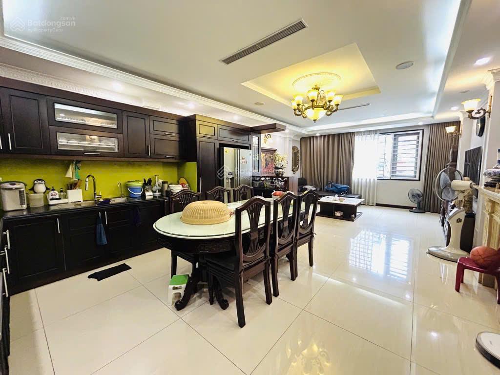 Mặt phố đống đa  6 tầng  thang máy  dt 205m  mt 6m chào 195 tỷ