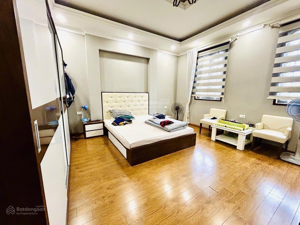 Mặt phố đống đa  6 tầng  thang máy  dt 205m  mt 6m chào 195 tỷ