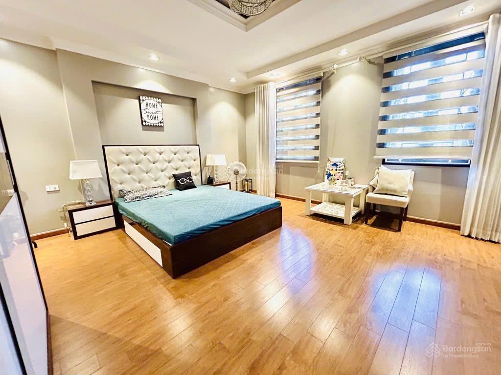 Mặt phố đống đa  6 tầng  thang máy  dt 205m  mt 6m chào 195 tỷ