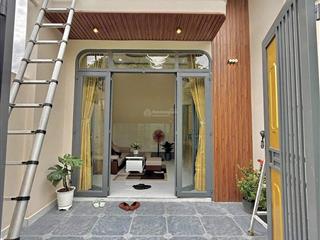 Cô chú chủ nhà nhờ bán giúp căn nhà ở quận 8 để về quê, tặng full nội thất như hình