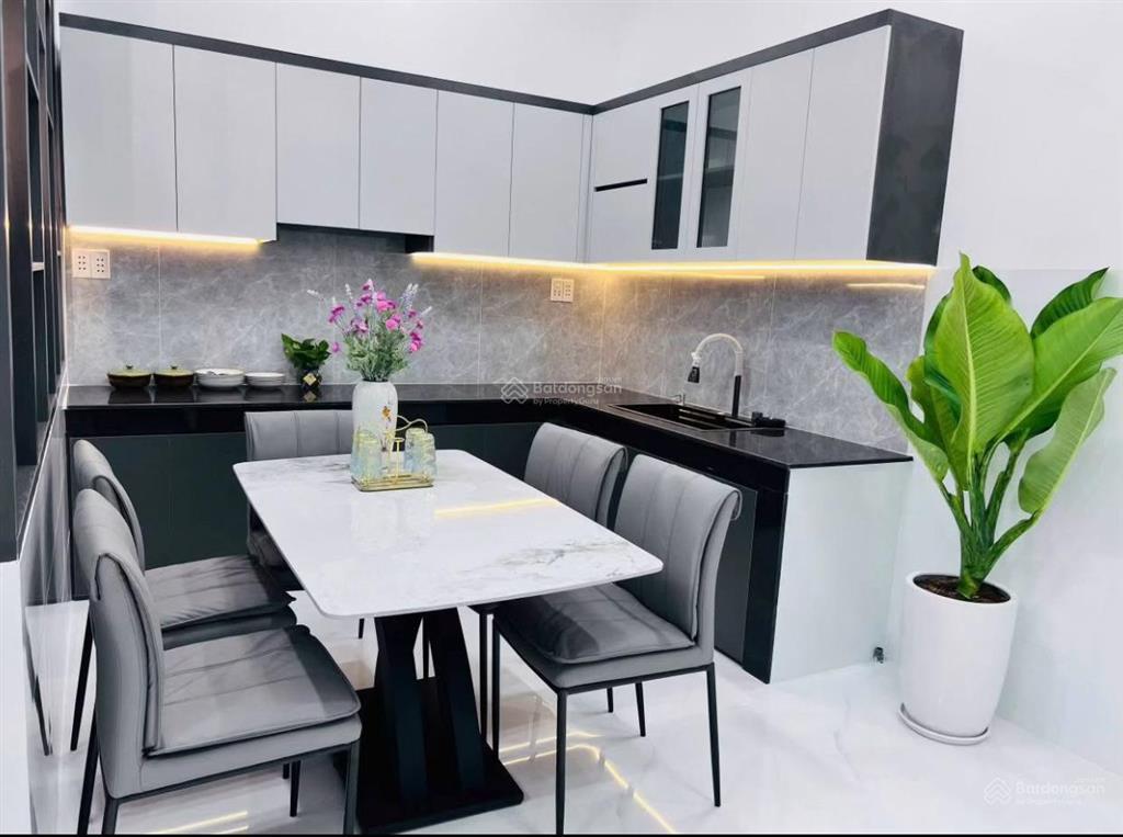 Chính chủ ký gửi bán gấp căn nhà ở phường 7 quận 8 , đường ô tô , tặng full nội thất để về quê